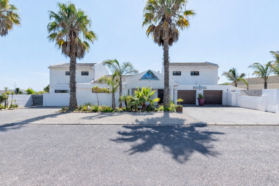 8 Bedroom Property for Sale in Country Club Western Cape